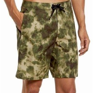 ‼️Vans Voyage Trunk 2 Hybrid Board Shorts‼️ 

🏷️ New With Tags!